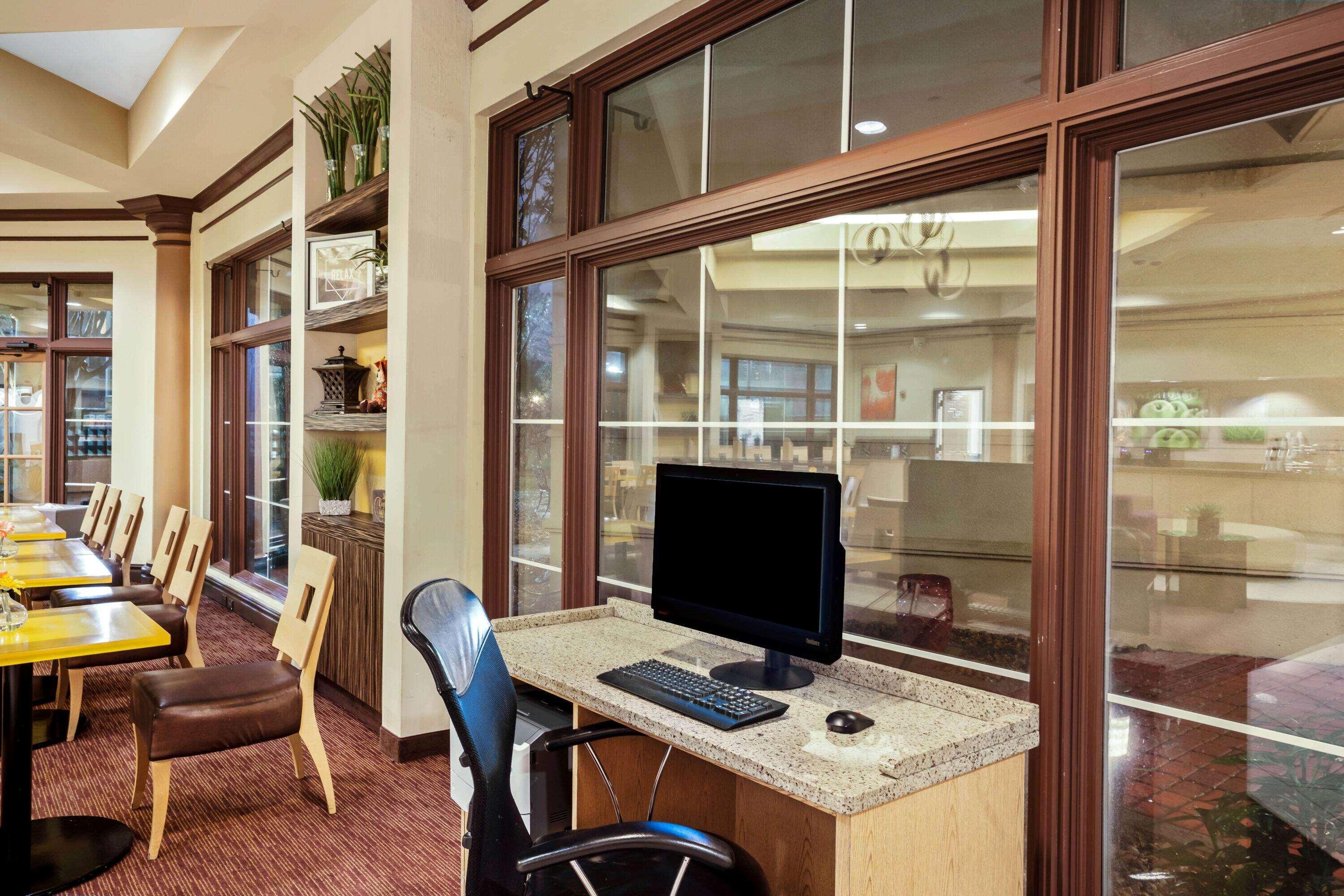 Отель La Quinta By Wyndham Memphis Primacy Parkway Экстерьер фото