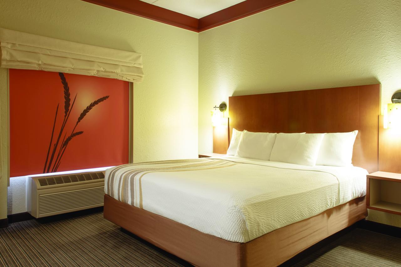 Отель La Quinta By Wyndham Memphis Primacy Parkway Экстерьер фото